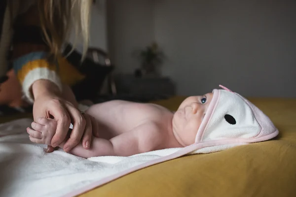 TommeeTippee-PennyThePenguin-Groswallde-DryTowel